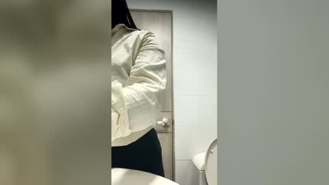Snapshot of melie_me chatting on April 2026 10:42:01 AM MELIE online show from April 2026 10:42:01 AM