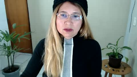 Snapshot of melindasix chatting on June 2026 10:54:02 PM Melinda online show from June 2026 10:54:02 PM