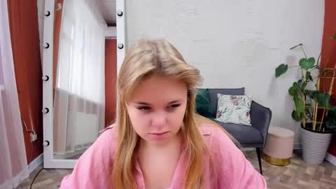 Sophia online show from November 2025 06:27:01 AM