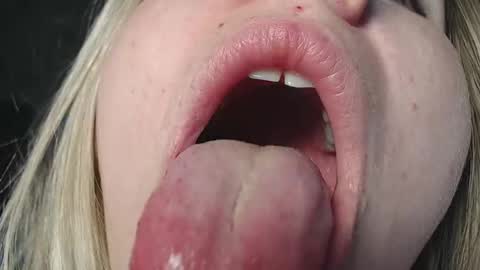 Snapshot of melissa__ray chatting on December 2024 09:20:01 PM Melissa Ray online show from December 2024 09:20:01 PM