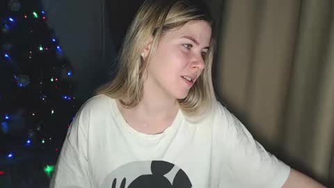 Snapshot of melissa__ray chatting on December 2024 06:31:02 PM Melissa Ray online show from December 2024 06:31:02 PM