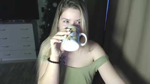 Snapshot of melissa__ray chatting on December 2024 03:29:02 AM Melissa Ray online show from December 2024 03:29:02 AM