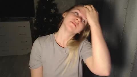 Snapshot of melissa__ray chatting on January 2025 05:28:01 PM Melissa Ray online show from January 2025 05:28:01 PM