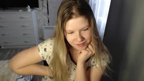 Snapshot of melissa__ray chatting on February 2025 10:45:01 AM Melissa Ray online show from February 2025 10:45:01 AM