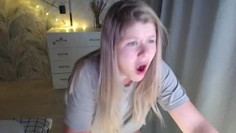 Snapshot of melissa__ray chatting on October 2025 06:05:02 PM Melissa Ray online show from October 2025 06:05:02 PM