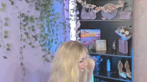 Melissa - Your Dream Girl  online show from March 2025 04:43:02 AM