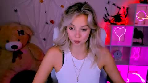 Snapshot of melissa_richardson chatting on October 2025 04:30:02 PM Melissa online show from October 2025 04:30:02 PM