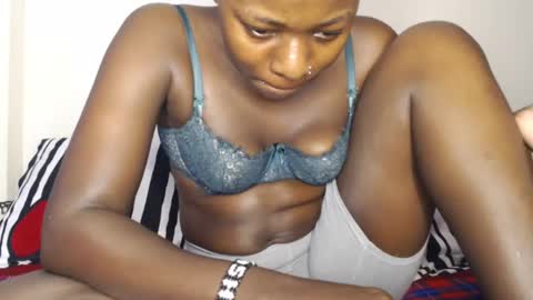 Snapshot of mellanin_pretty_ chatting on January 2025 07:38:01 AM . online show from January 2025 07:38:01 AM