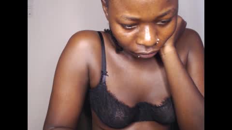 Snapshot of mellanin_pretty_ chatting on January 2025 07:26:01 AM . online show from January 2025 07:26:01 AM