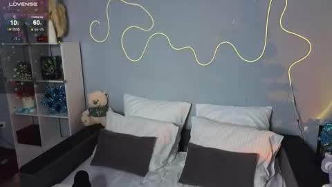 Snapshot of mellhyees chatting on December 2025 05:54:01 PM mellhyees online show from December 2025 05:54:01 PM