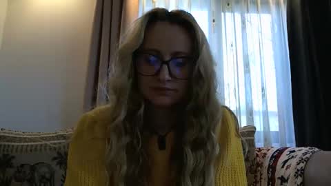 Snapshot of melly_rosey chatting on October 2025 07:20:01 AM Melly online show from October 2025 07:20:01 AM