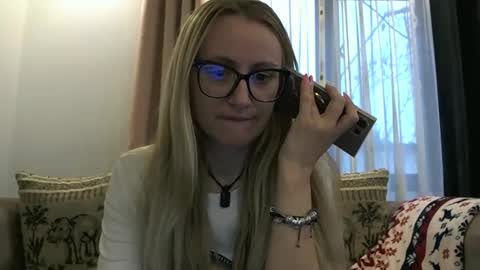 Snapshot of melly_rosey chatting on November 2025 07:41:02 AM Melly online show from November 2025 07:41:02 AM