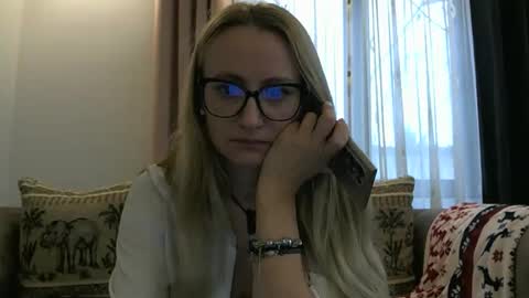 Snapshot of melly_rosey chatting on November 2025 07:18:02 AM Melly online show from November 2025 07:18:02 AM