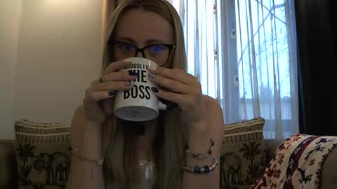 Snapshot of melly_rosey chatting on November 2025 07:19:01 AM Melly online show from November 2025 07:19:01 AM