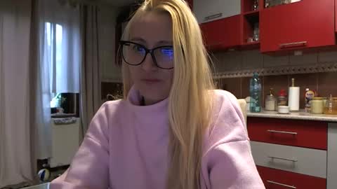 Snapshot of melly_rosey chatting on November 2025 07:31:02 AM Melly online show from November 2025 07:31:02 AM