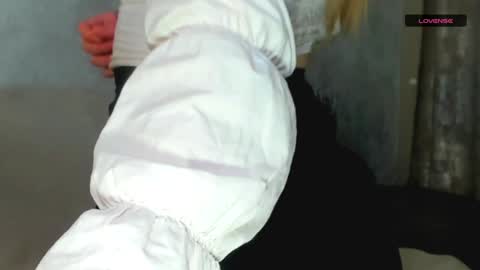 MelMooon online show from December 2024 06:35:02 PM