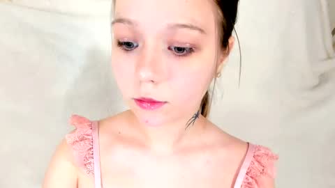 MelMooon online show from February 2026 11:53:02 AM