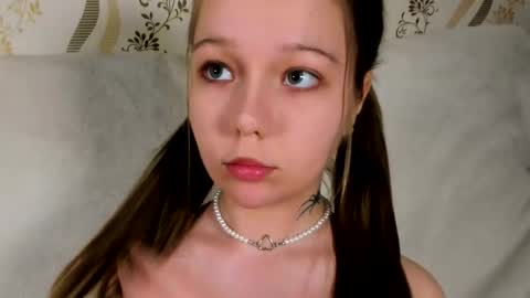 MelMooon online show from February 2026 09:44:01 PM