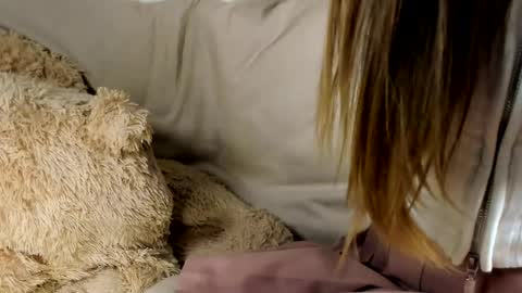 MelMooon online show from April 2026 09:13:01 PM