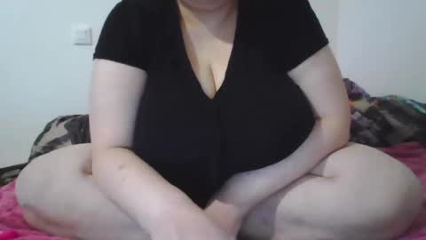 Snapshot of melobigboobs chatting on December 2024 09:47:02 PM melobigboobs online show from December 2024 09:47:02 PM