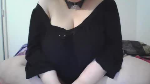 Snapshot of melobigboobs chatting on January 2025 09:22:01 PM melobigboobs online show from January 2025 09:22:01 PM