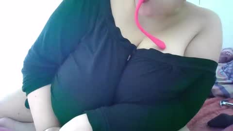 Snapshot of melobigboobs chatting on January 2025 11:48:01 AM melobigboobs online show from January 2025 11:48:01 AM