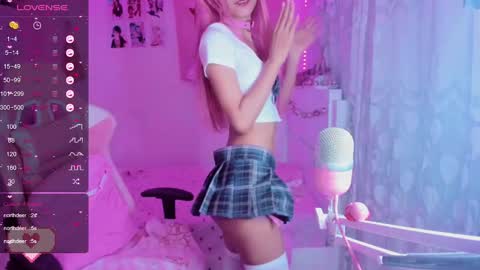 Snapshot of melody_e00 chatting on January 2025 11:06:01 PM Elizabeth online show from January 2025 11:06:01 PM