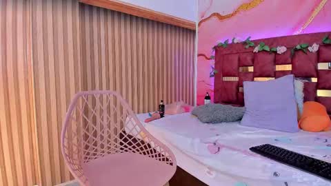 Snapshot of melody_paris chatting on February 2025 04:55:01 PM Mixie online show from February 2025 04:55:01 PM