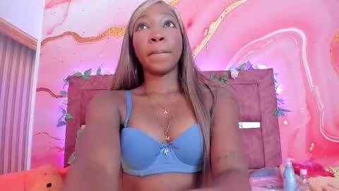 Snapshot of melody_paris chatting on February 2025 10:50:01 AM Mixie online show from February 2025 10:50:01 AM