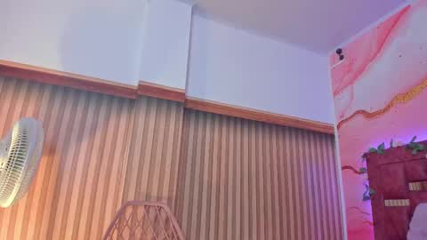 Snapshot of melody_paris chatting on February 2025 10:40:02 AM Mixie online show from February 2025 10:40:02 AM