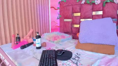 Snapshot of melody_paris chatting on February 2025 04:53:02 PM Mixie online show from February 2025 04:53:02 PM