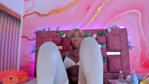 Snapshot of melody_paris chatting on March 2025 10:55:01 AM Mixie online show from March 2025 10:55:01 AM