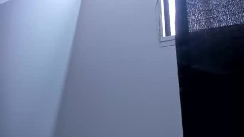 Snapshot of melody_paris chatting on March 2025 01:51:01 PM Mixie online show from March 2025 01:51:01 PM