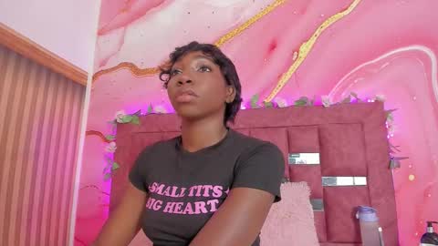 Snapshot of melody_paris chatting on December 2025 10:53:01 AM Mixie online show from December 2025 10:53:01 AM