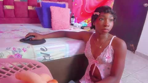 Snapshot of melody_paris chatting on December 2025 10:46:02 AM Mixie online show from December 2025 10:46:02 AM