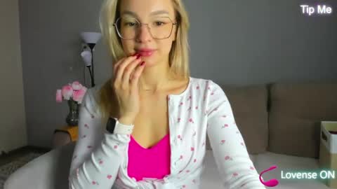 melodyillves online show from May 2026 02:07:02 AM