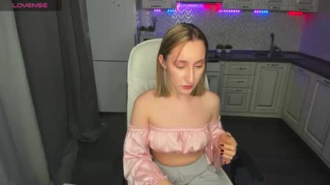 Snapshot of melodyoflovee chatting on December 2024 04:33:01 AM Kaylie online show from December 2024 04:33:01 AM