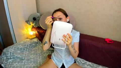Snapshot of melodyoflovee chatting on May 2026 03:25:01 AM Kaylie online show from May 2026 03:25:01 AM