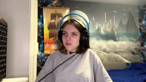 Hi Im Aria 18 years old online show from November 2025 12:16:02 PM