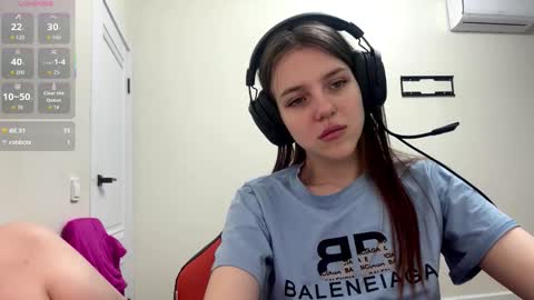 Hi Im Aria 18 years old online show from February 2026 01:27:01 PM