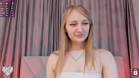 Snapshot of memento_mary chatting on February 2025 03:16:01 PM The princess of your dreams online show from February 2025 03:16:01 PM