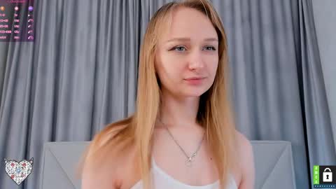 Snapshot of memento_mary chatting on March 2025 08:44:02 PM The princess of your dreams online show from March 2025 08:44:02 PM