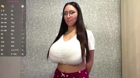 Snapshot of meowgirlye chatting on February 2026 11:05:02 AM Mona online show from February 2026 11:05:02 AM