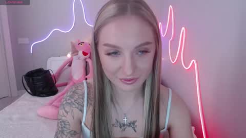 Snapshot of meowwmirra chatting on May 2026 12:21:02 PM Mirrra online show from May 2026 12:21:02 PM