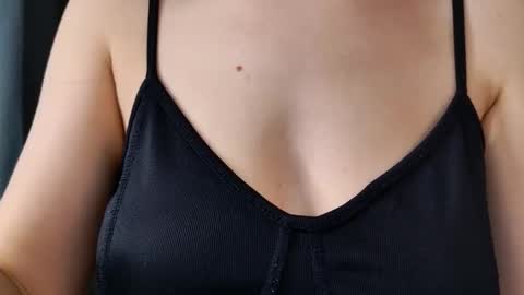 Mia online show from March 2026 05:21:02 AM