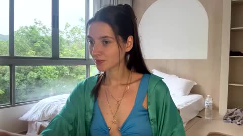 Snapshot of meralynn chatting on May 2026 10:10:01 AM LEVA online show from May 2026 10:10:01 AM