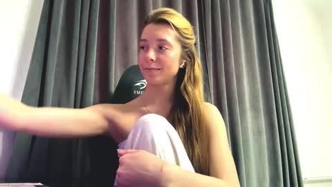 Snapshot of meredithboehmer chatting on December 2025 08:09:02 AM Mary online show from December 2025 08:09:02 AM