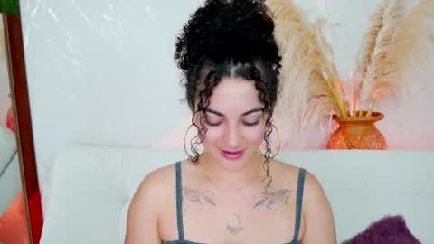 Snapshot of merida_bell18 chatting on June 2026 10:43:02 PM Merida Bell online show from June 2026 10:43:02 PM