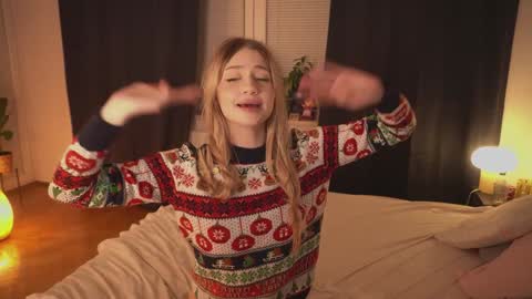 Lara OFFLINE  online show from December 2024 01:18:02 AM