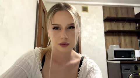 Snapshot of merrileesmoldt chatting on June 2026 01:41:02 PM Stefani online show from June 2026 01:41:02 PM